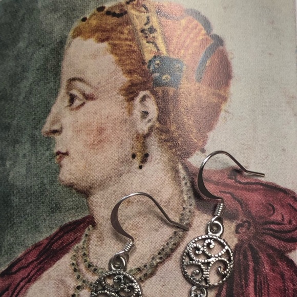 The Bride 👰🏻 Earrings - Picture 7 of 8